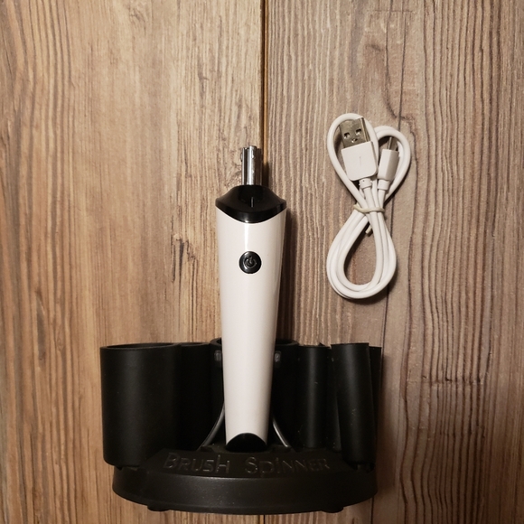 Make-up Brush Cleaner - Picture 1 of 2